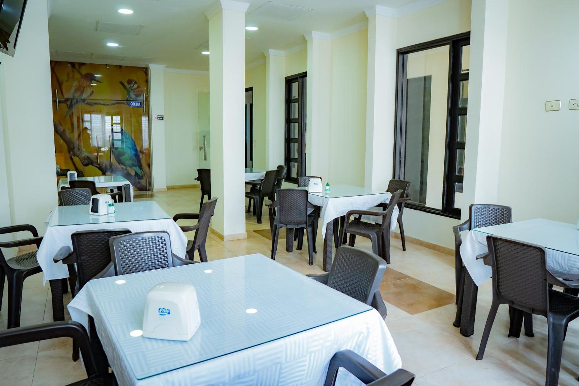 Kalina Hotel Хирардот Екстериор снимка