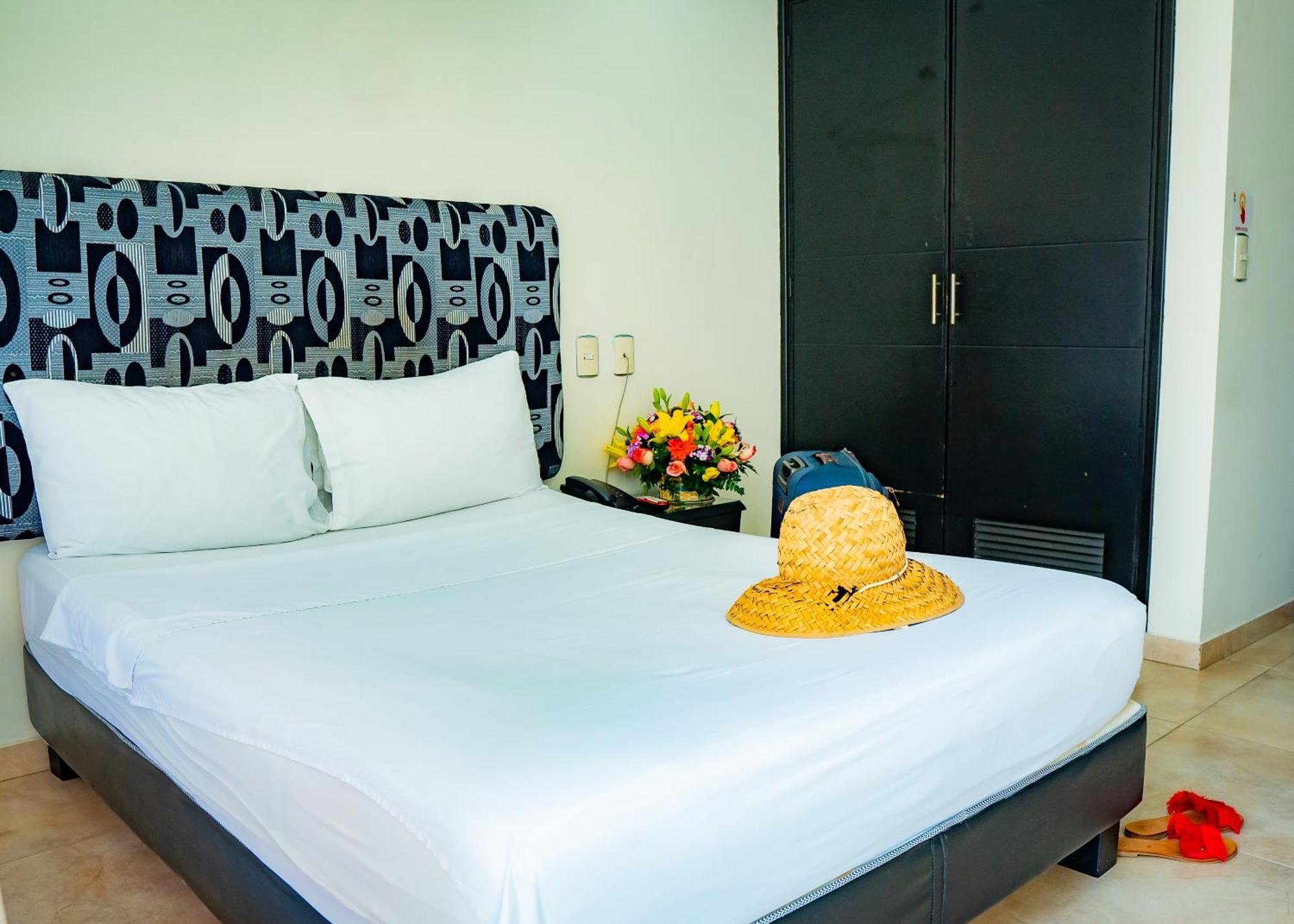 Kalina Hotel Хирардот Екстериор снимка