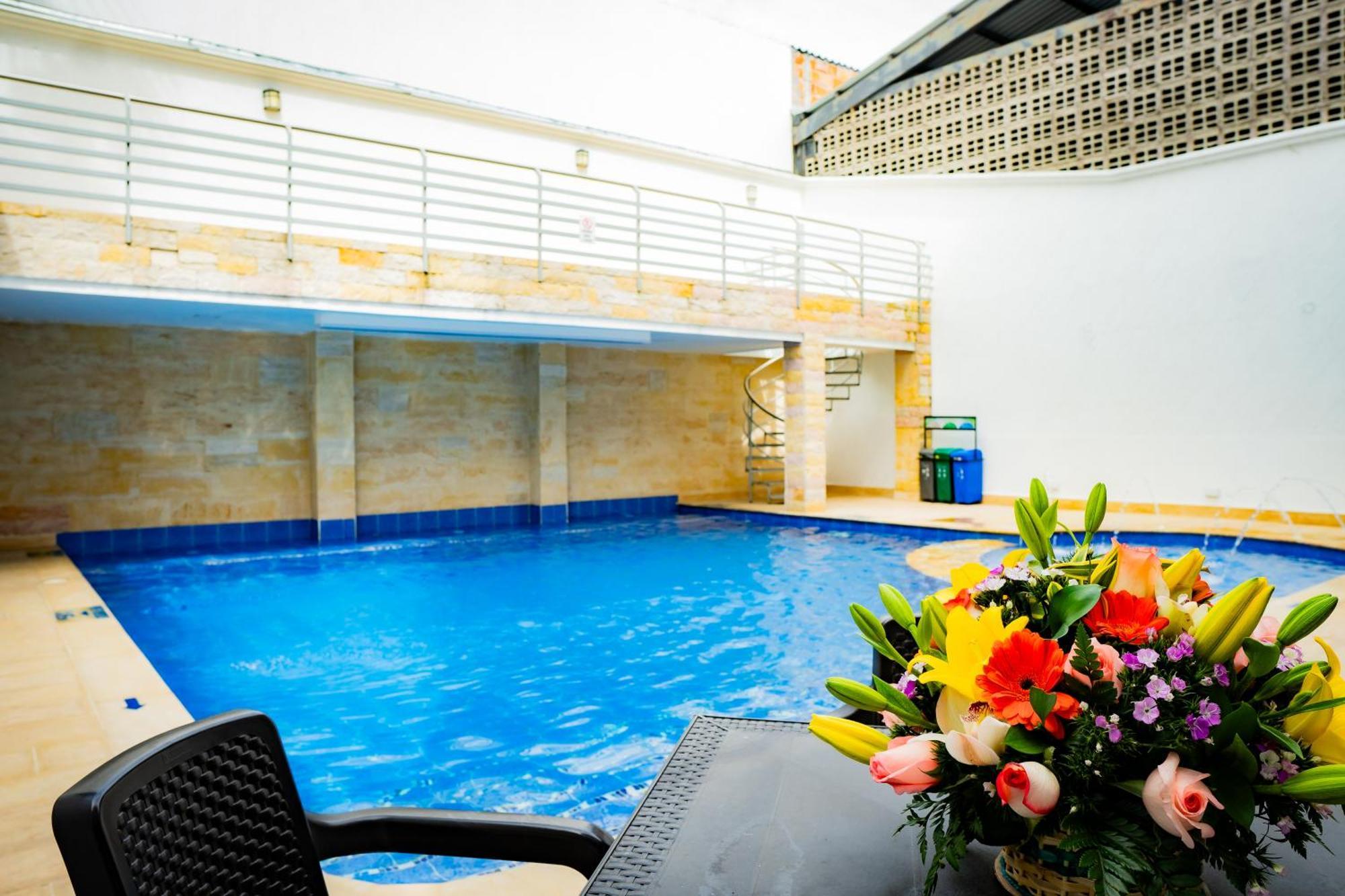 Kalina Hotel Хирардот Екстериор снимка