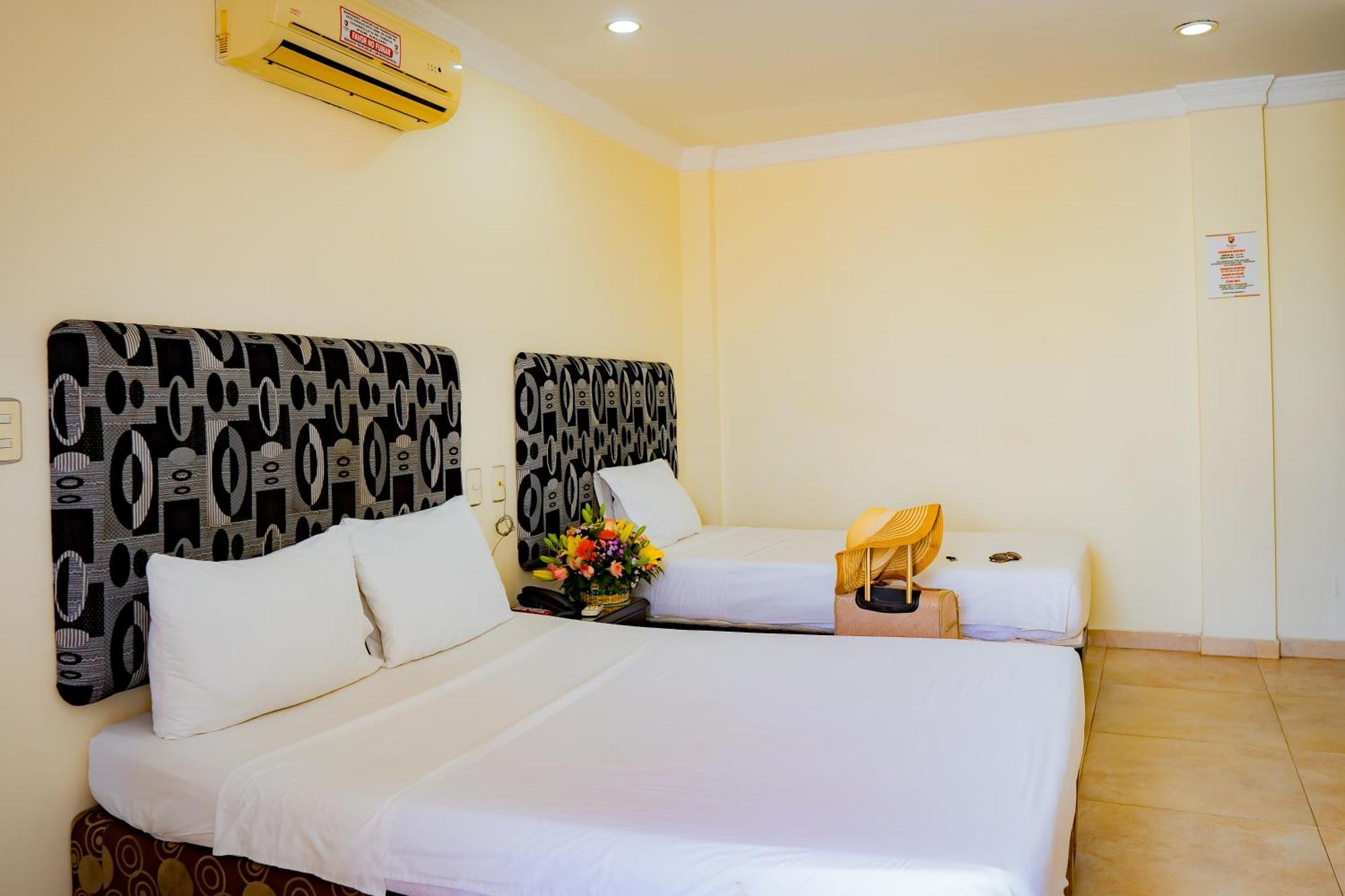 Kalina Hotel Хирардот Екстериор снимка