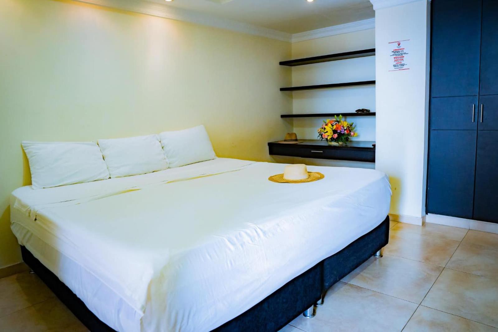 Kalina Hotel Хирардот Екстериор снимка