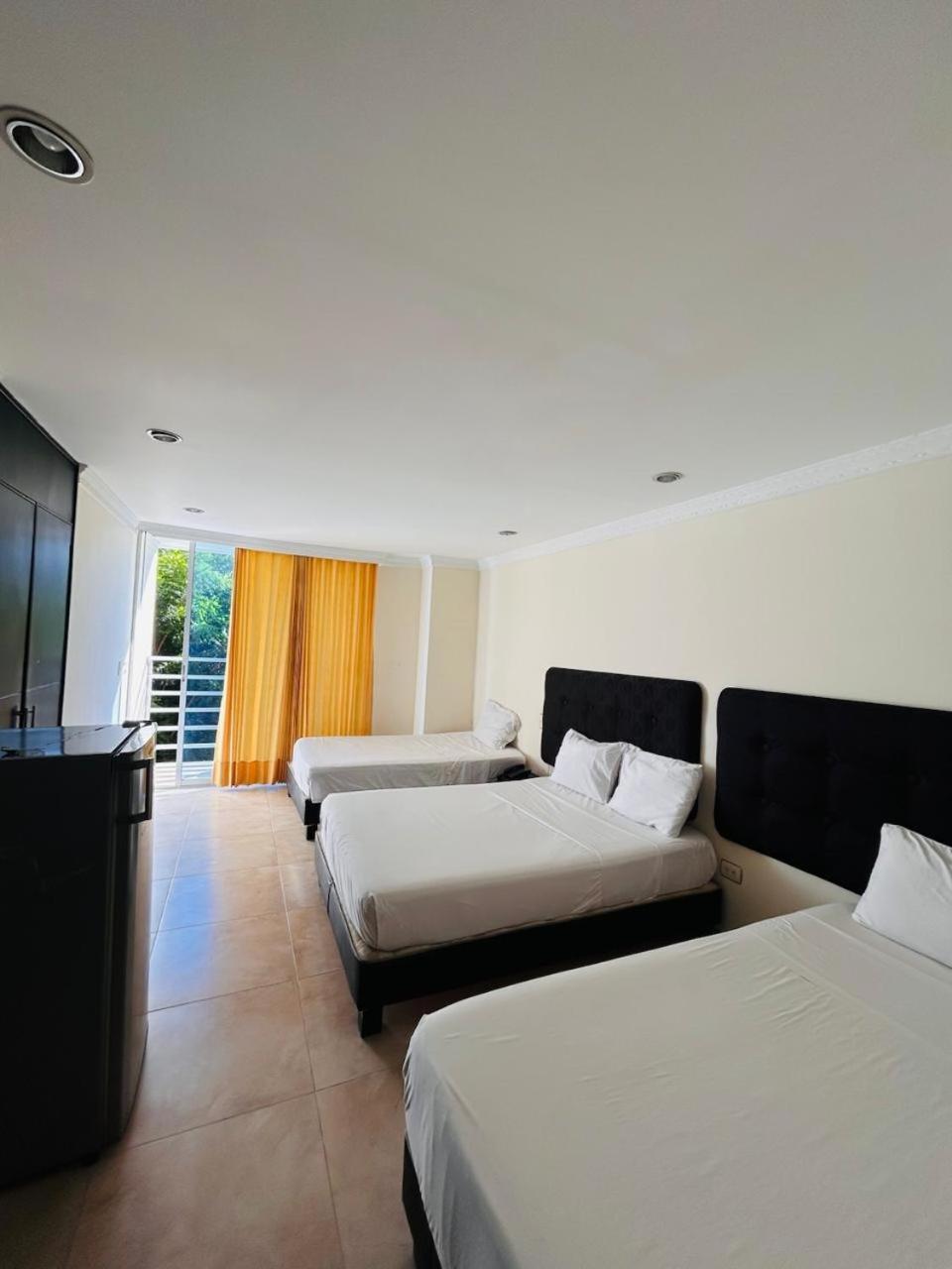 Kalina Hotel Хирардот Екстериор снимка