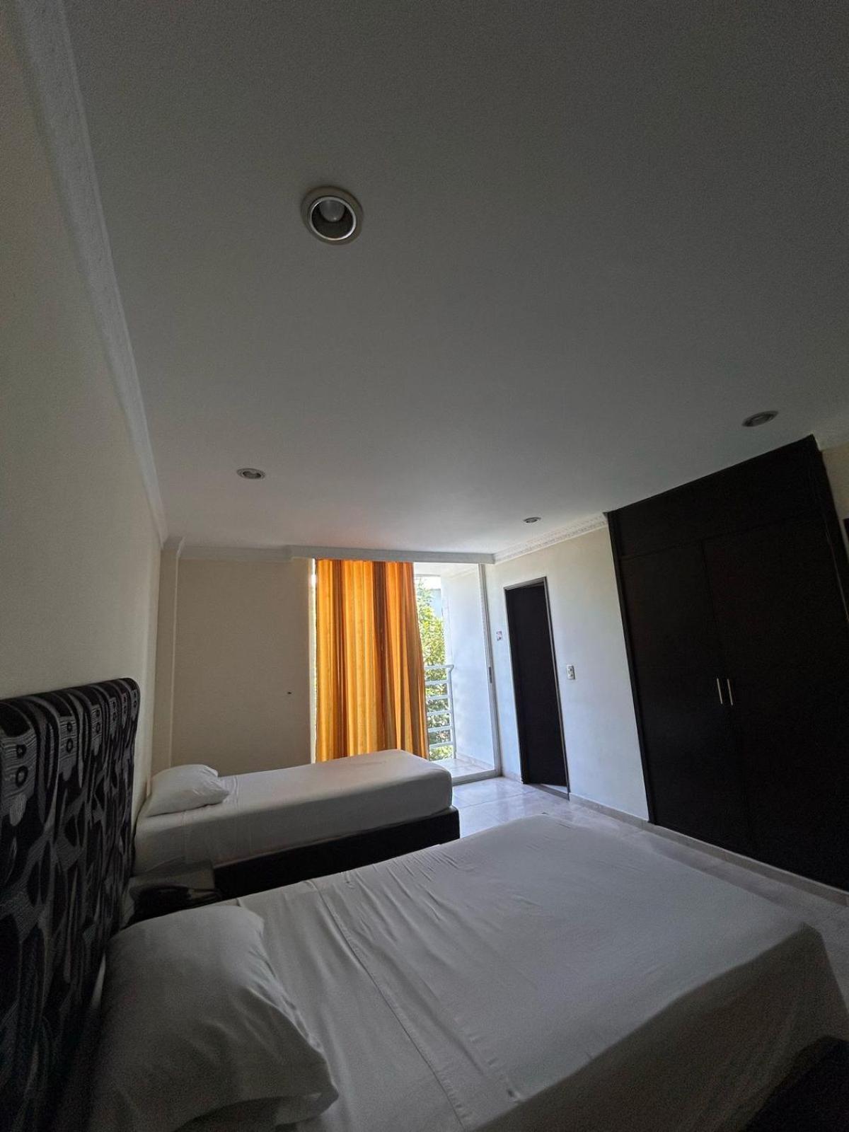 Kalina Hotel Хирардот Екстериор снимка